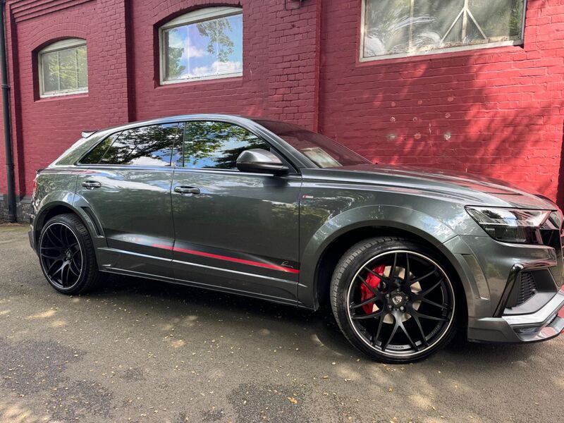 AUDI Q8