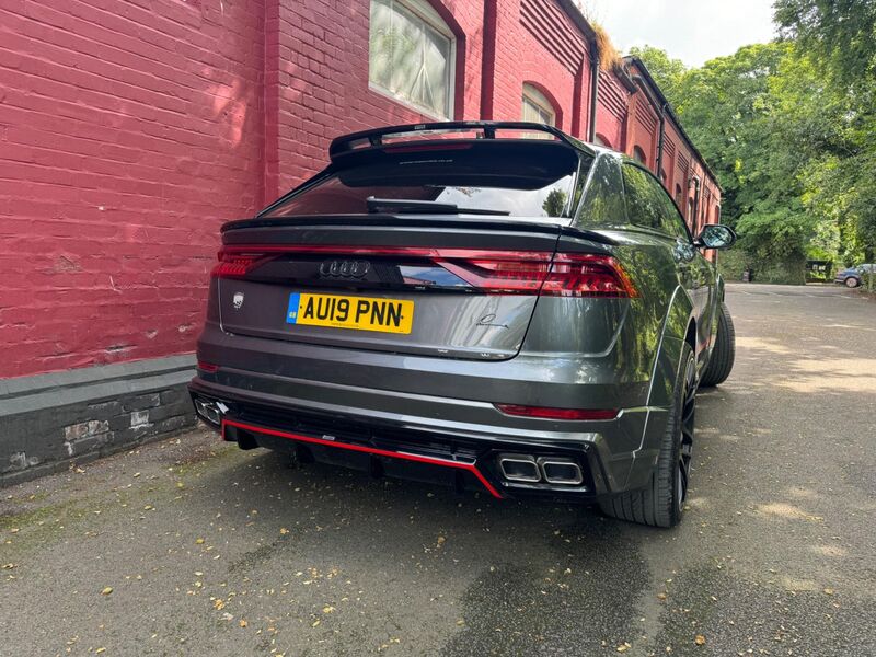AUDI Q8