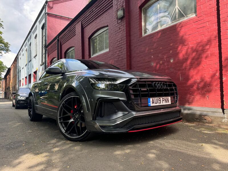 AUDI Q8