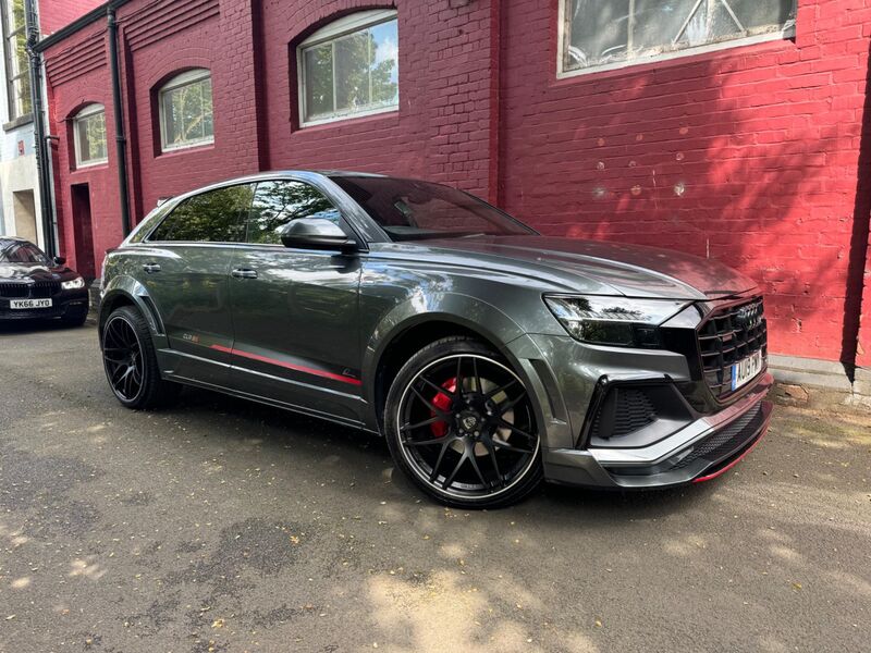 AUDI Q8