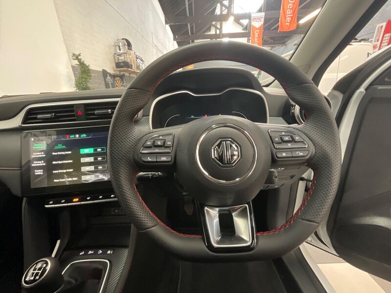 MG ZS