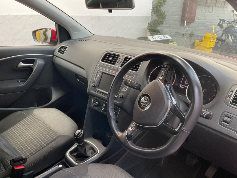 VOLKSWAGEN POLO