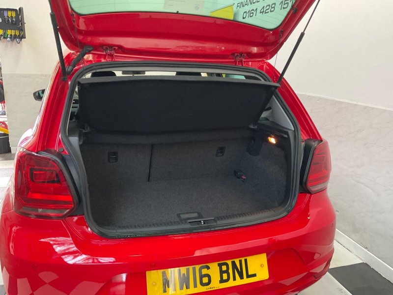 VOLKSWAGEN POLO