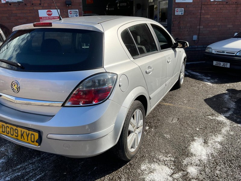 VAUXHALL ASTRA