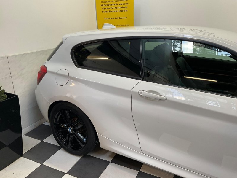 BMW 1 SERIES