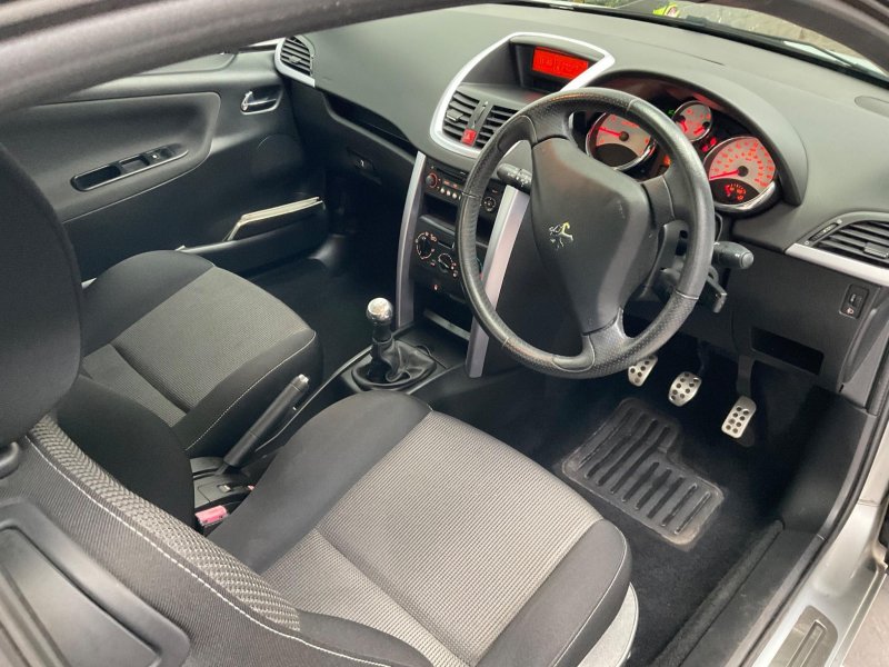PEUGEOT 207 CC