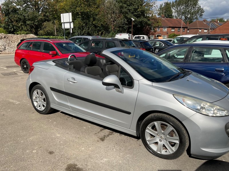 PEUGEOT 207 CC