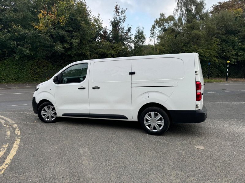 VAUXHALL VIVARO