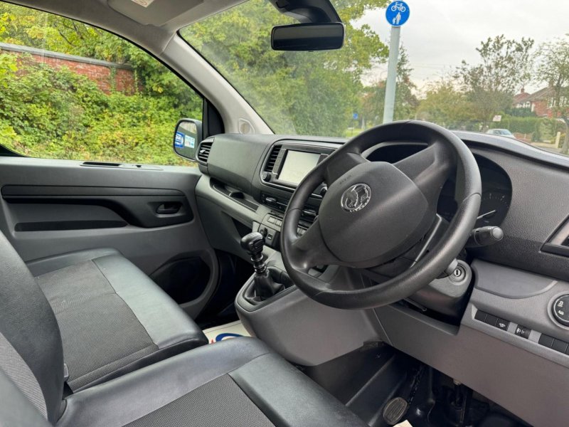 VAUXHALL VIVARO