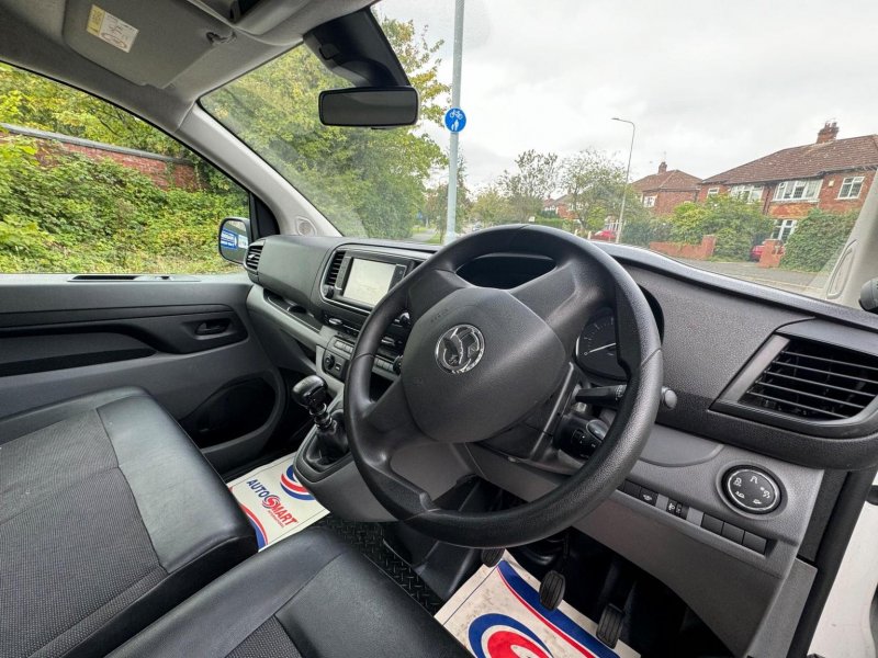 VAUXHALL VIVARO
