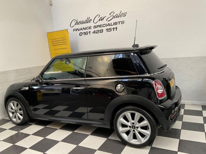 MINI HATCH