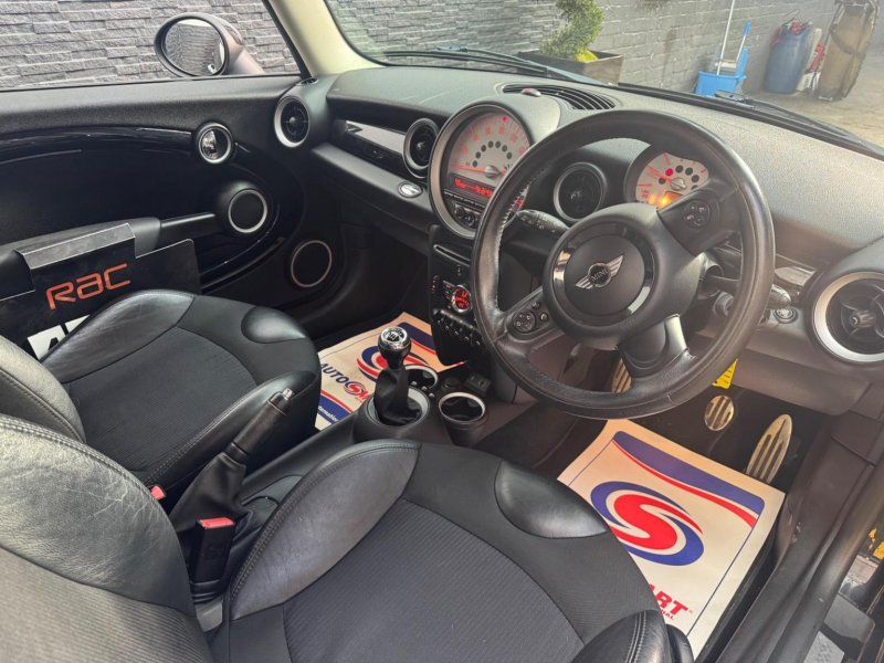 MINI HATCH
