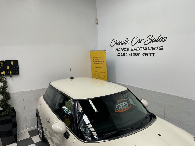MINI HATCH