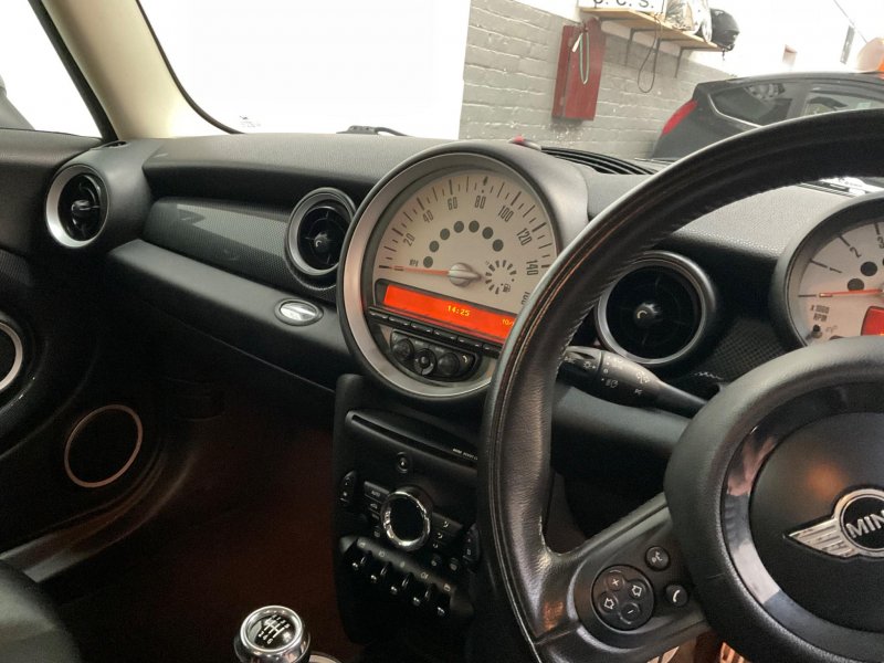 MINI HATCH