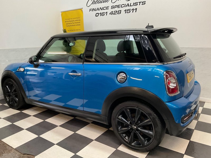 MINI HATCH