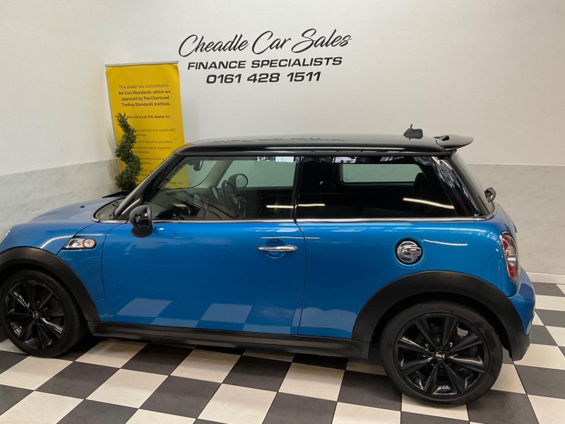 MINI HATCH