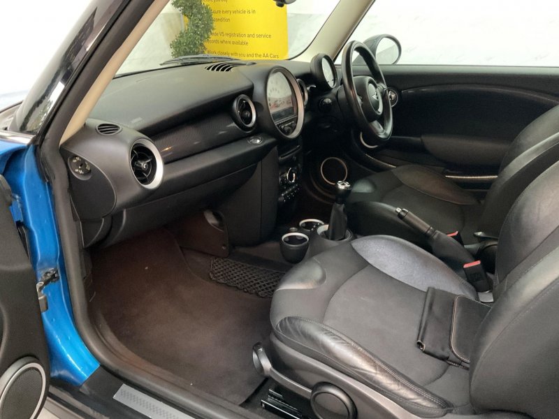 MINI HATCH