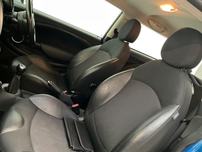 MINI HATCH
