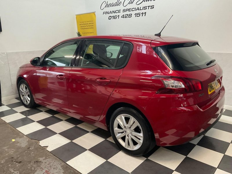 PEUGEOT 308