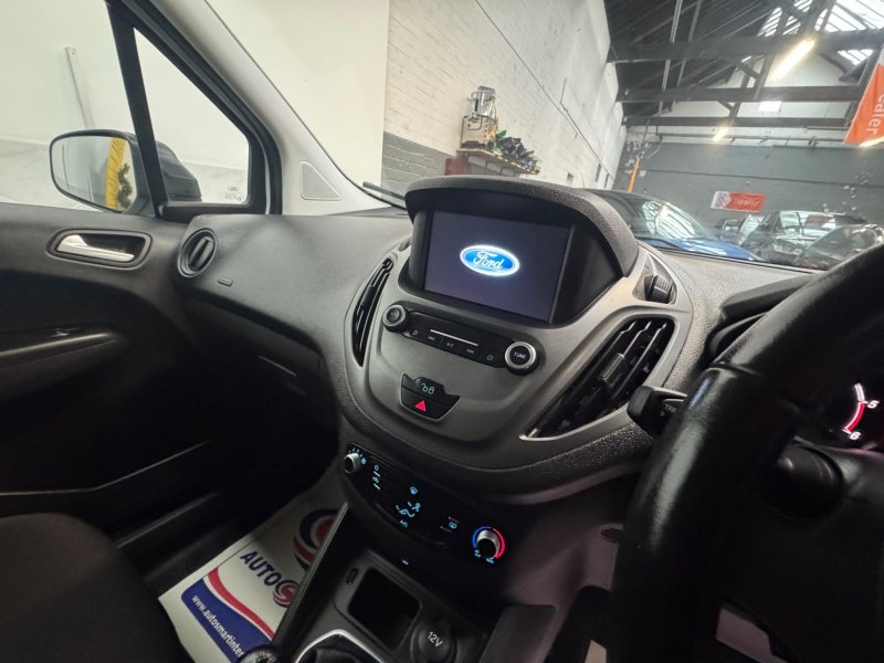 FORD TRANSIT COURIER