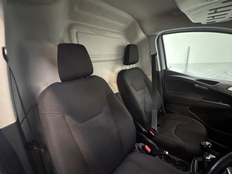 FORD TRANSIT COURIER