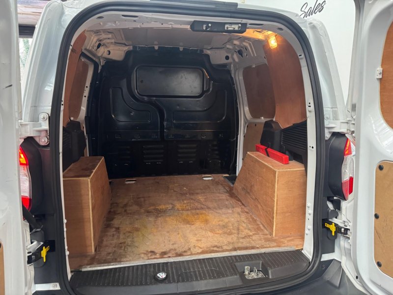 FORD TRANSIT COURIER