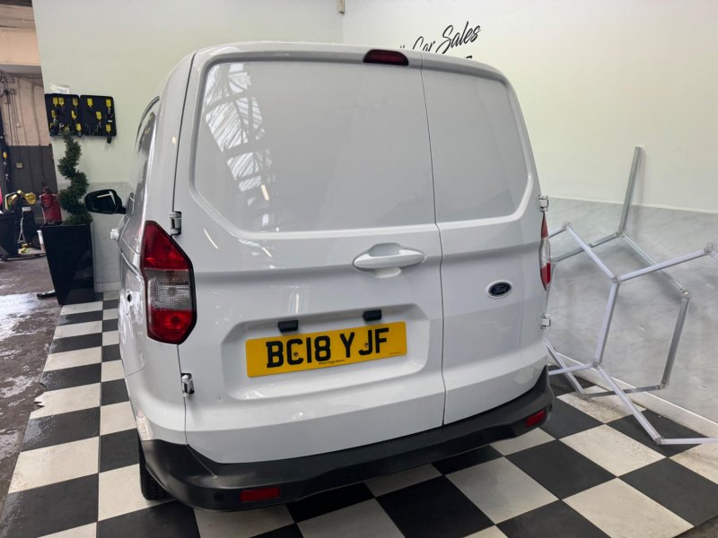 FORD TRANSIT COURIER