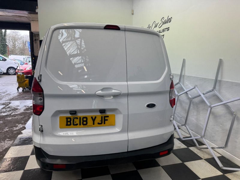 FORD TRANSIT COURIER