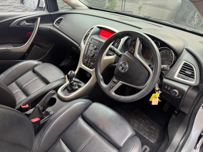 VAUXHALL ASTRA