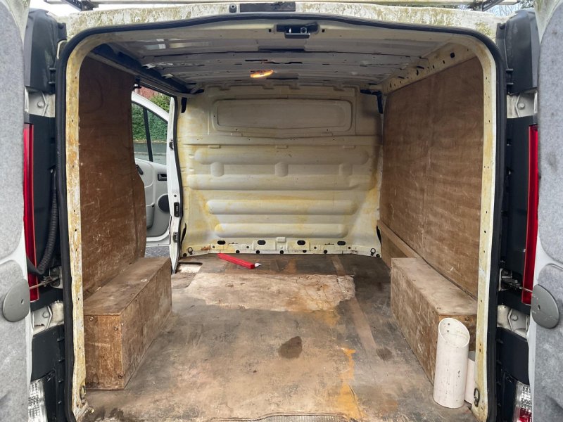 VAUXHALL VIVARO