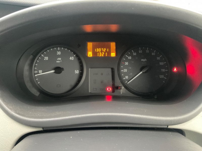 VAUXHALL VIVARO
