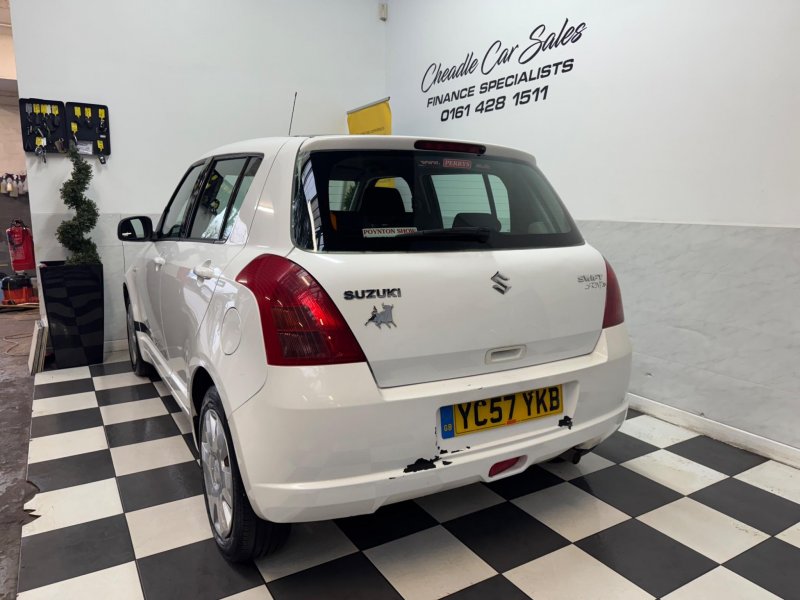 SUZUKI SWIFT