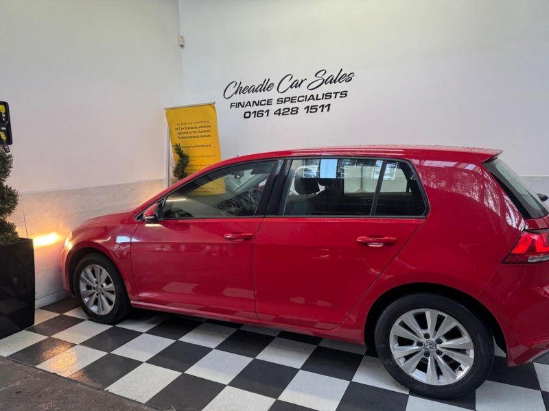 VOLKSWAGEN GOLF