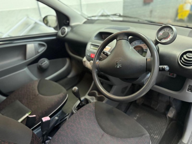 PEUGEOT 107