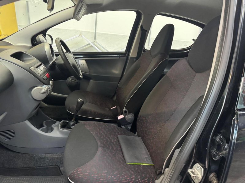 PEUGEOT 107
