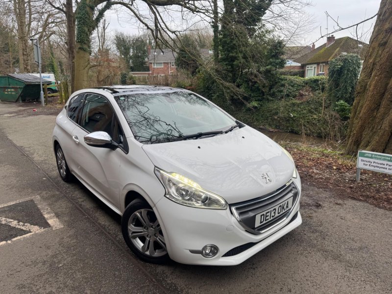 PEUGEOT 208