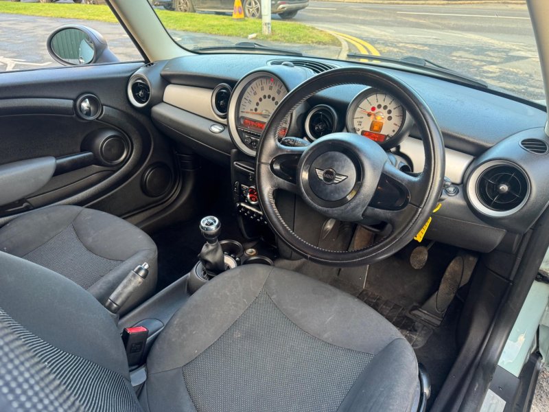 MINI HATCH