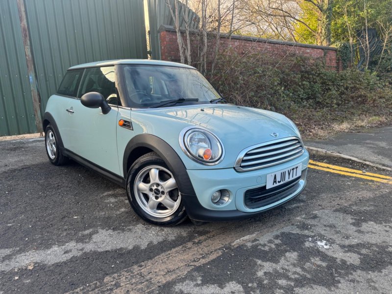 MINI HATCH