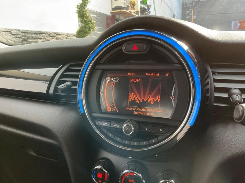 MINI HATCH