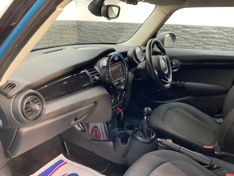 MINI HATCH