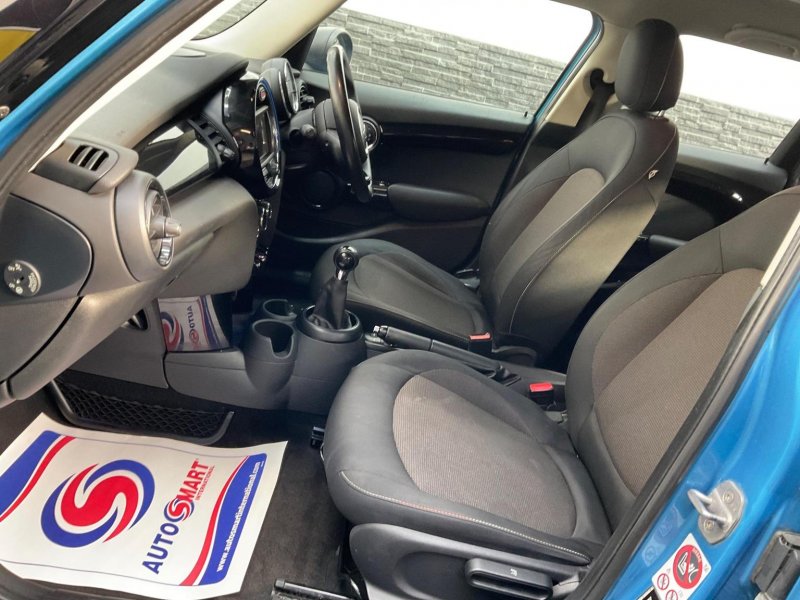 MINI HATCH