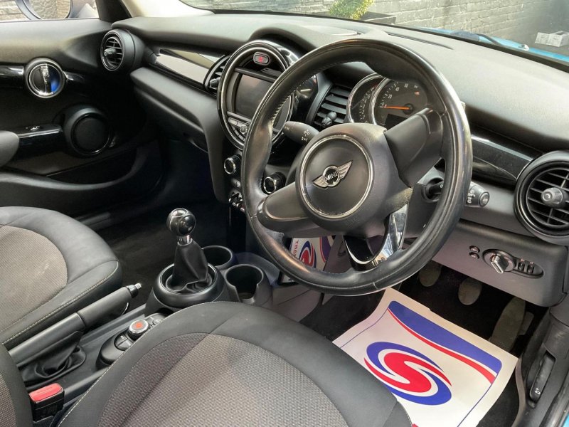 MINI HATCH