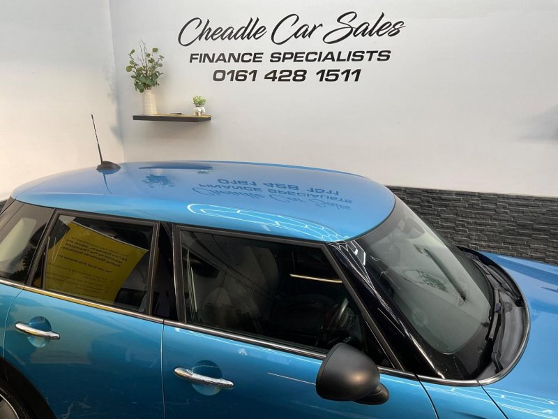 MINI HATCH
