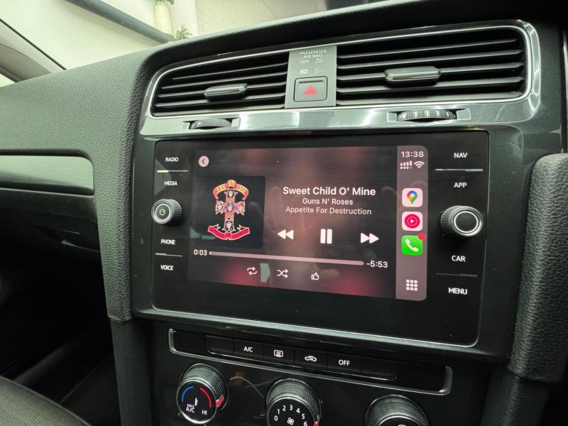 VOLKSWAGEN GOLF