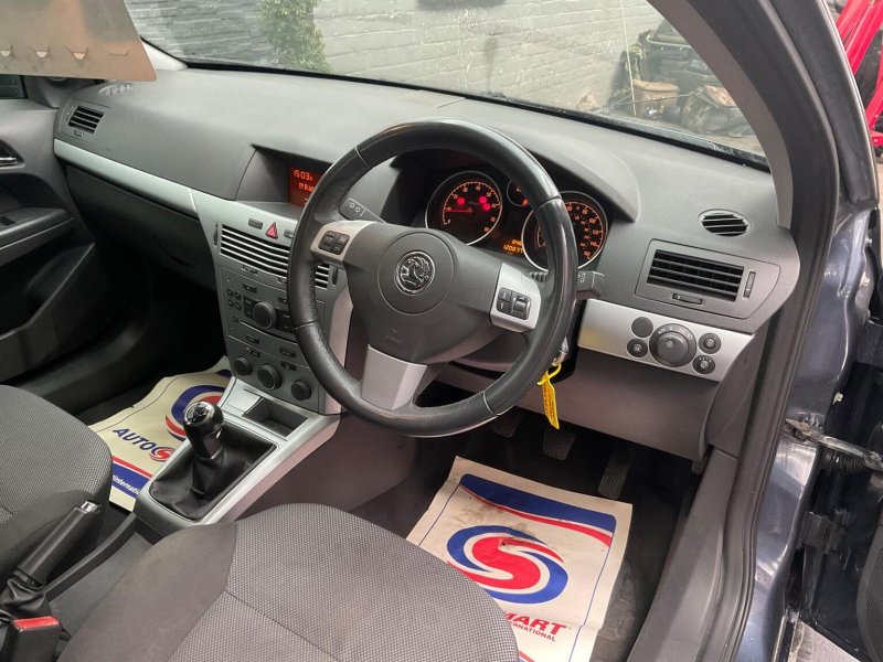 VAUXHALL ASTRA
