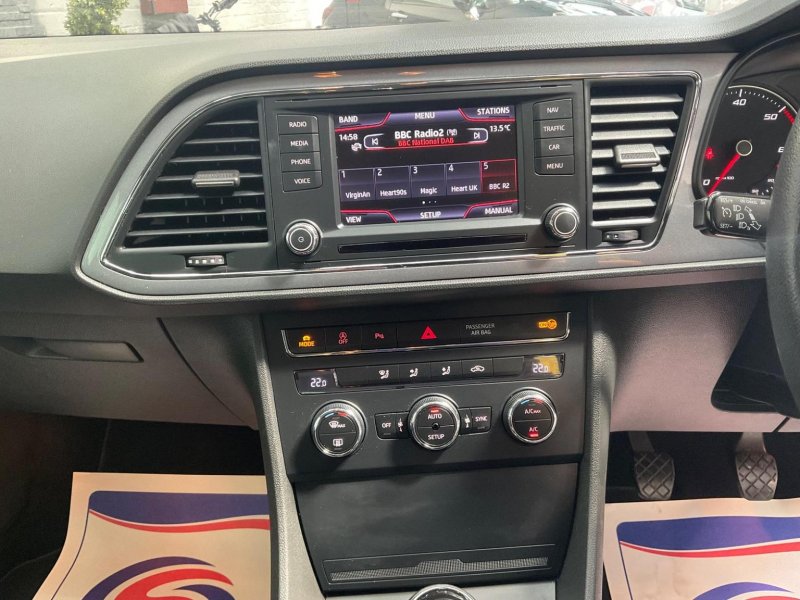 SEAT LEON