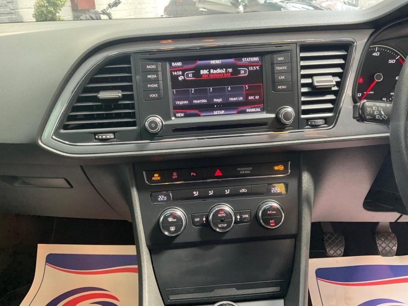 SEAT LEON