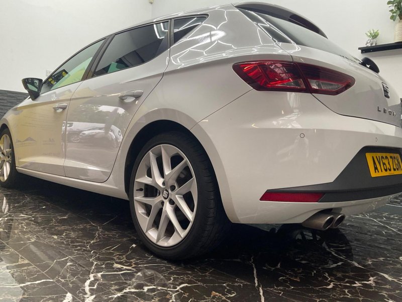 SEAT LEON