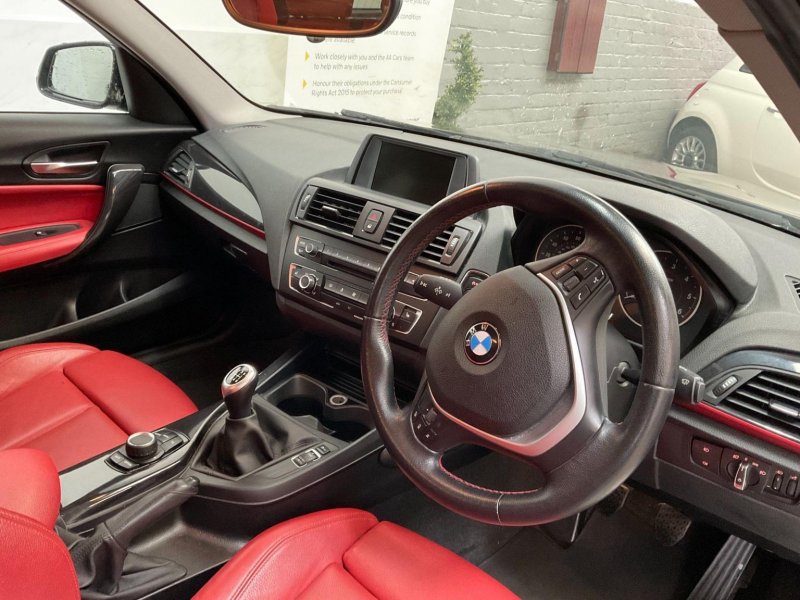 BMW 1 SERIES